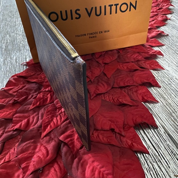 * Authentic * Louis Vuitton Clutch - Picture 3 of 7